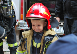dzieci podczas wizyty strażaków