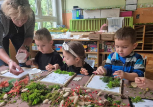 Dzieci na warsztatach florystycznych